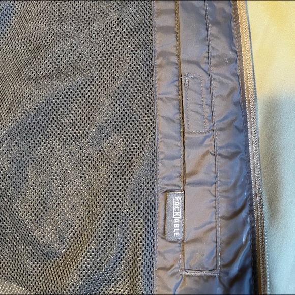 Columbia Windbreaker with Concealable hood from the line of Packable Jackets - Picture 4 of 8